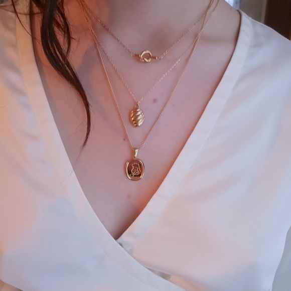 18k GP Hypoallergenic Tarnish resistant honeycomb and woman necklace set ❄️ - Picture 2 of 4